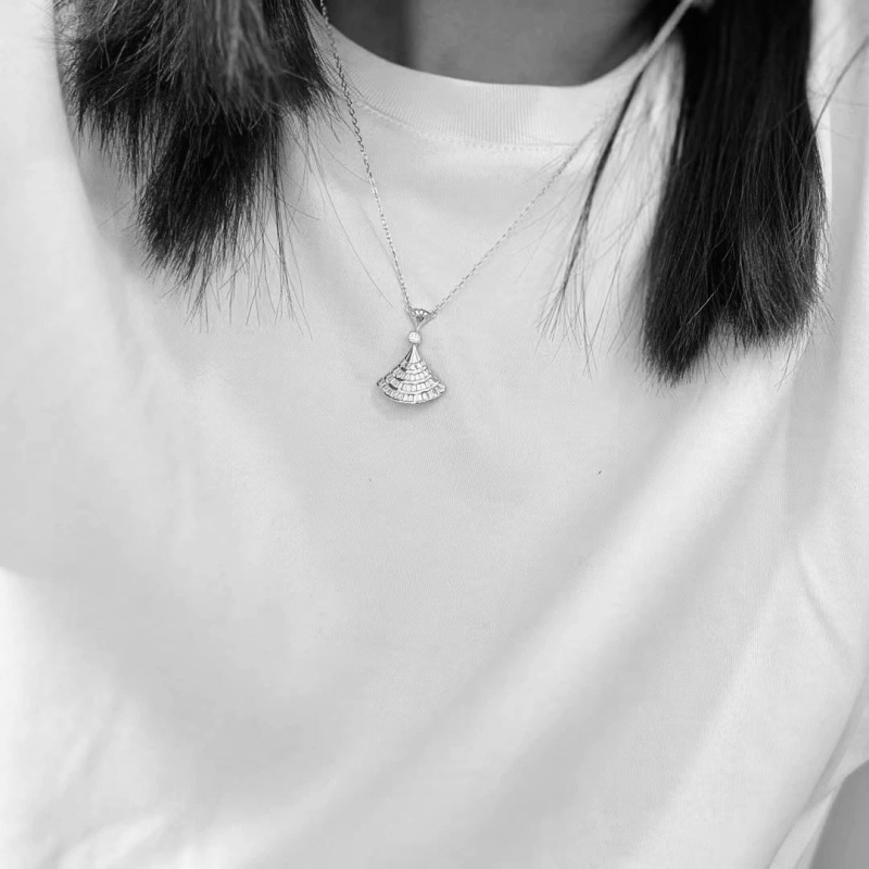 Bv1g*ai necklaces